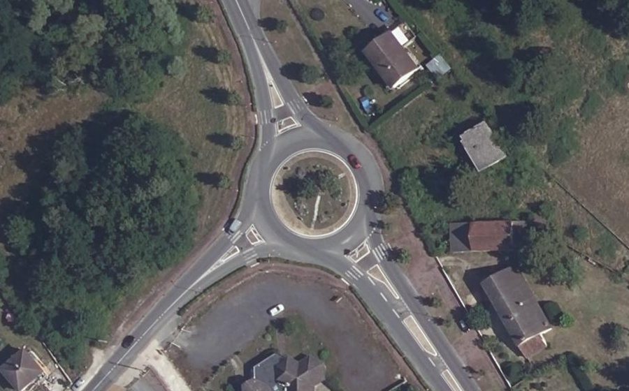 Vue aérienne du Rond-point anonyme n°100009623