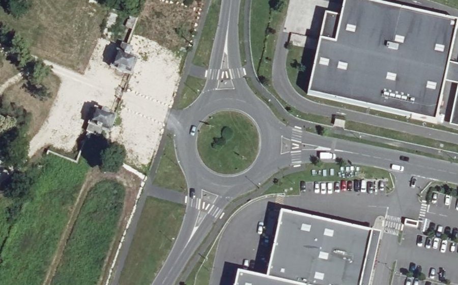 Vue aérienne du Rond-point anonyme n°1000377450