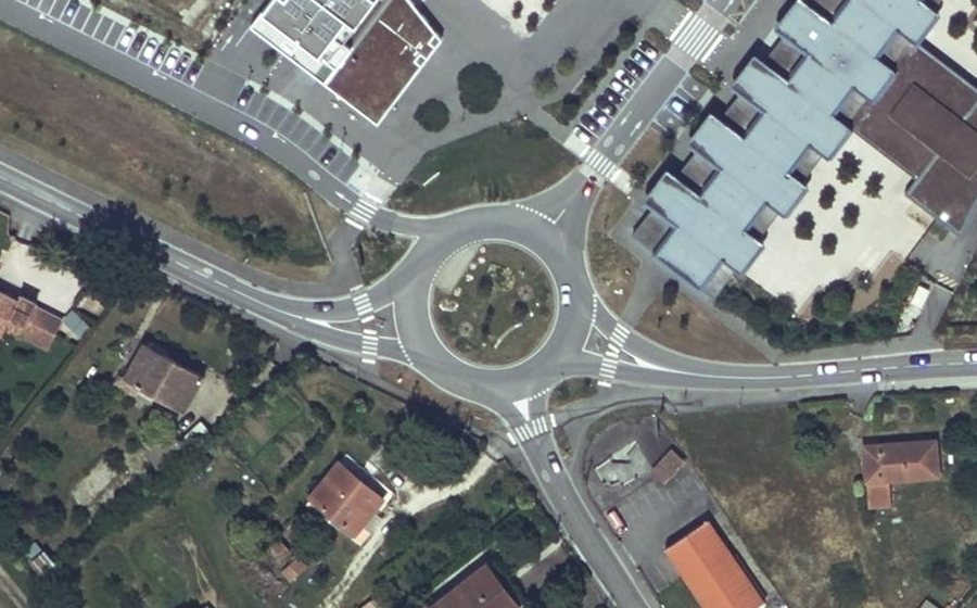 Vue aérienne du Rond-point anonyme n°1000634489