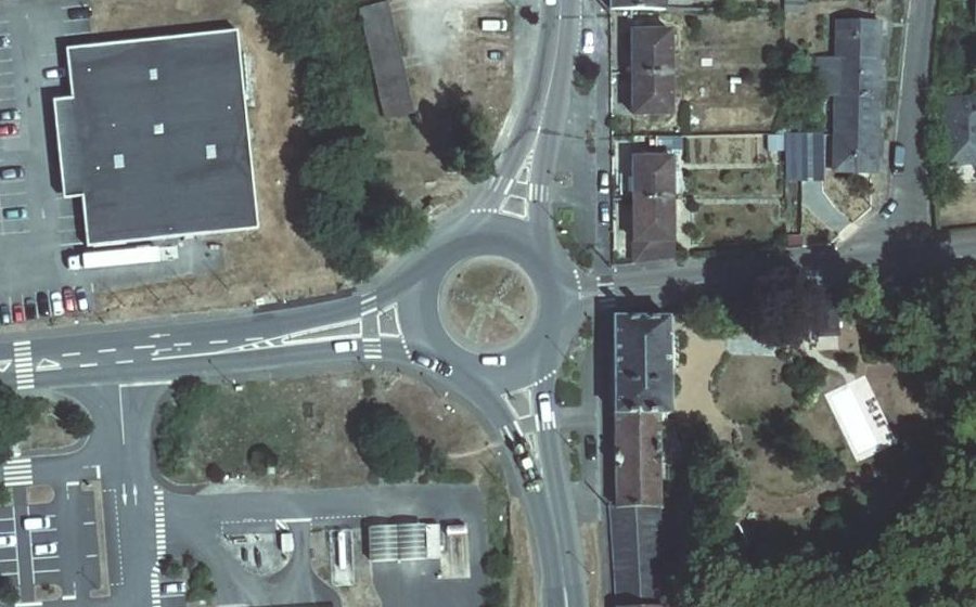 Vue aérienne du Rond-point anonyme n°100089405