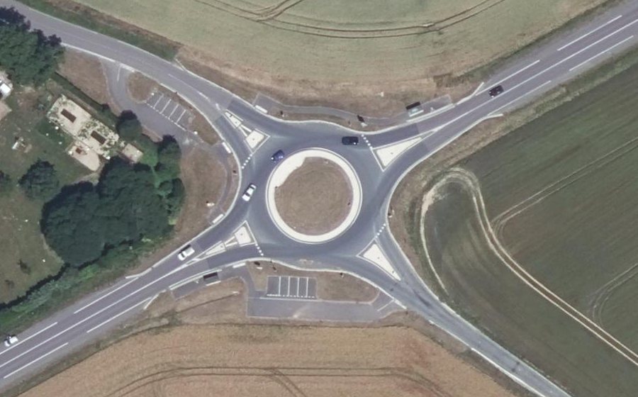 Vue aérienne du Rond-point anonyme n°1000897240