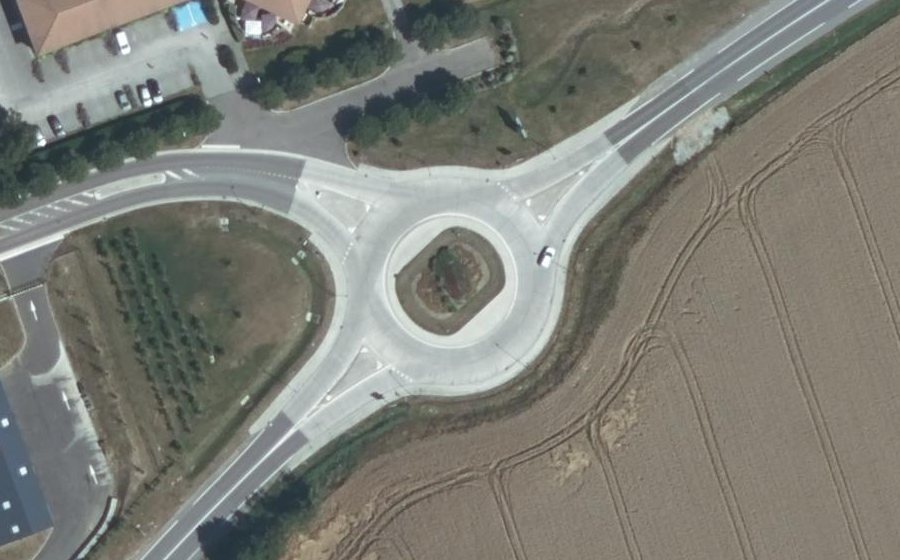 Vue aérienne du Rond-point anonyme n°1000897246