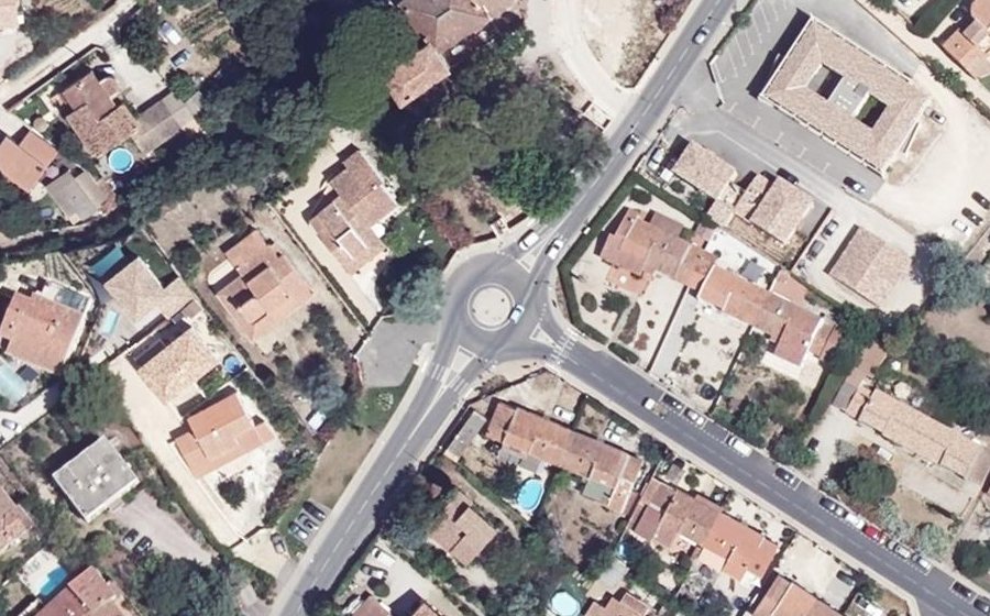 Vue aérienne du Rond-point anonyme n°1001109769