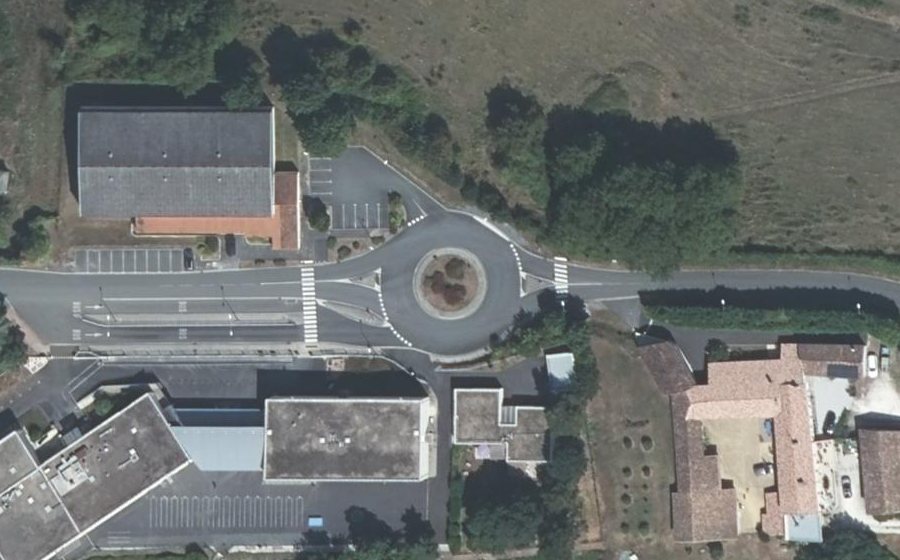 Vue aérienne du Rond-point anonyme n°1001175775
