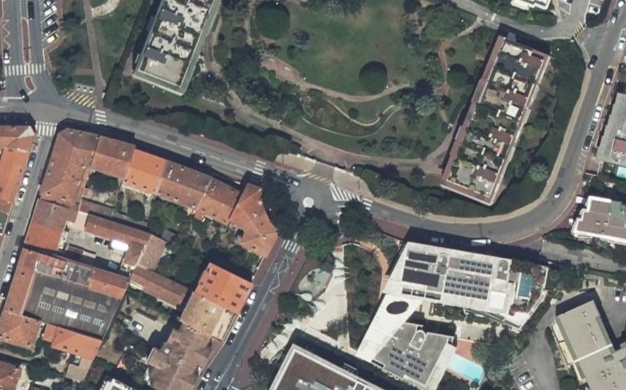 Vue aérienne du Mini-giratoire n°155373466