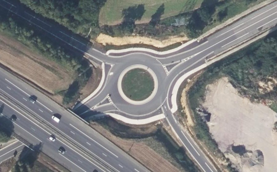 Vue aérienne du Rond-point anonyme n°1001565914