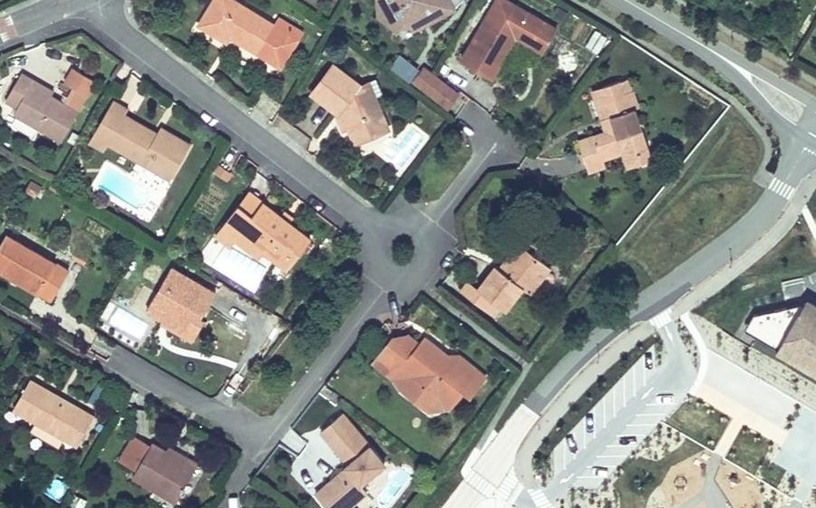 Vue aérienne du Mini-giratoire n°168307531