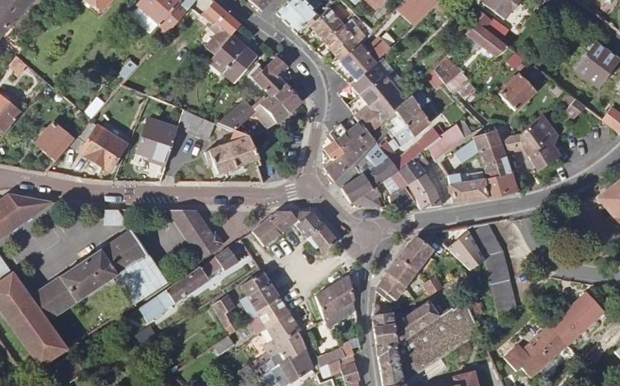 Vue aérienne du Mini-giratoire n°168850472