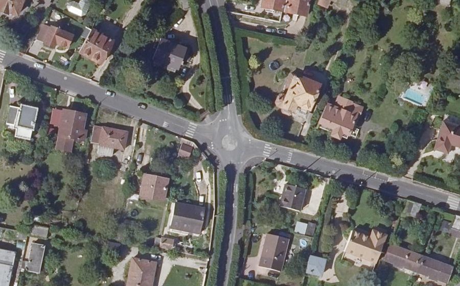 Vue aérienne du Mini-giratoire n°210745366