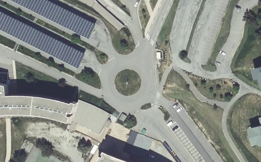 Vue aérienne du Rond-point anonyme n°1002239261
