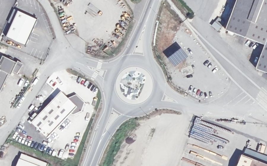 Vue aérienne du Rond-point anonyme n°1002329341
