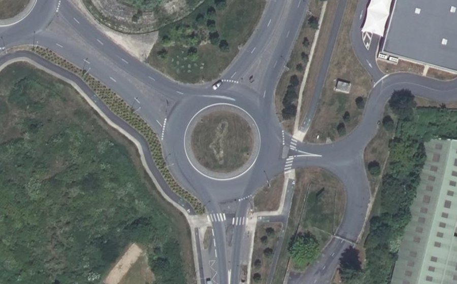 Vue aérienne du Rond-point anonyme n°100234323