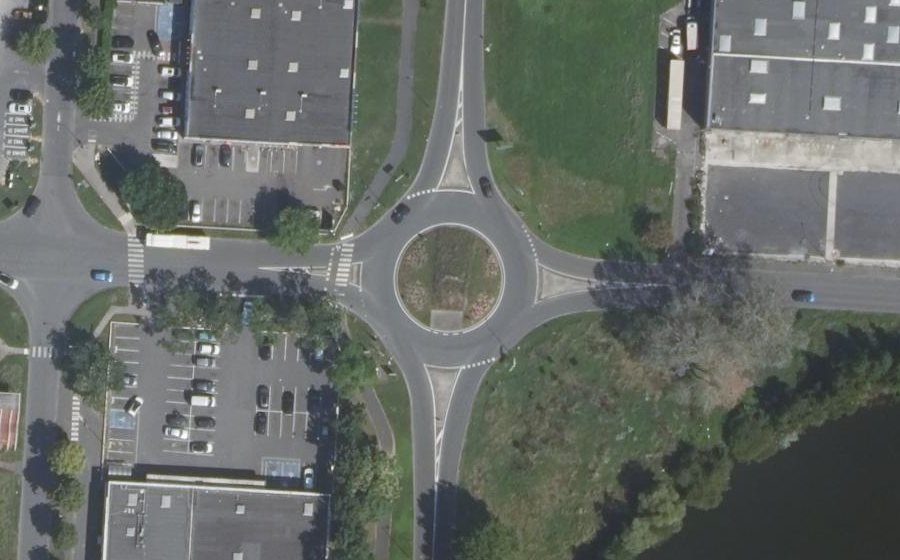 Vue aérienne du Rond-point anonyme n°1002365403
