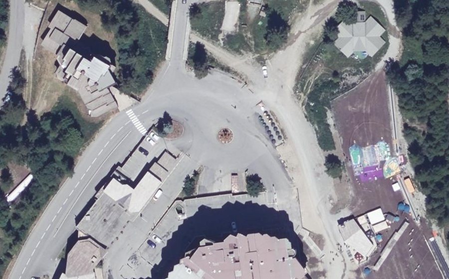 Vue aérienne du Rond-point anonyme n°1002370672