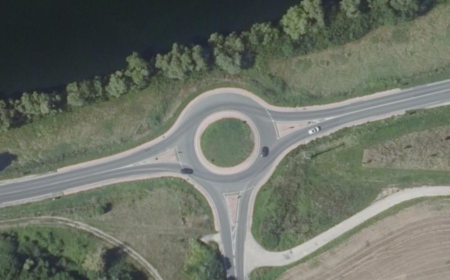 Vue aérienne du Rond-point anonyme n°1002402289