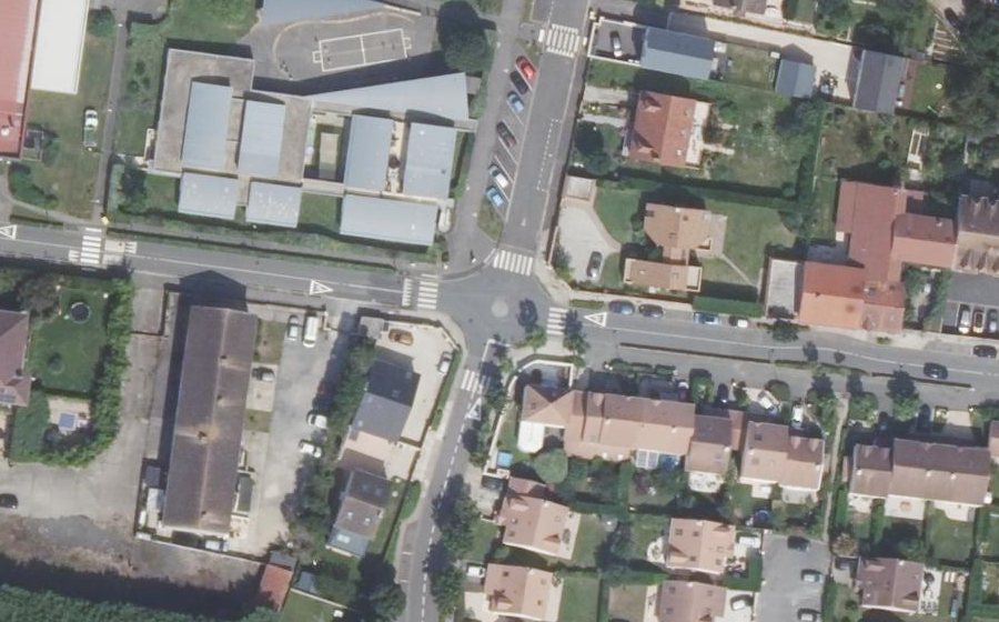 Vue aérienne du Mini-giratoire n°241606469