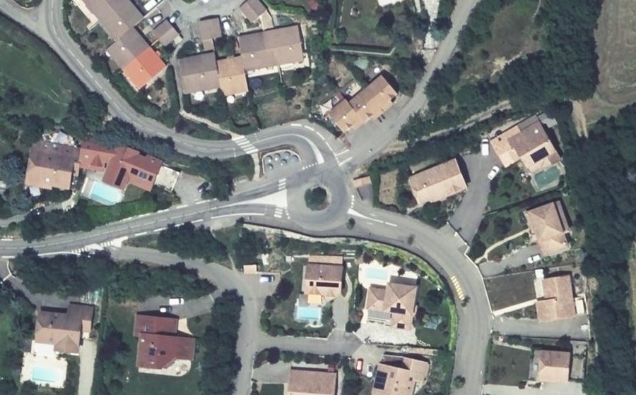 Vue aérienne du Rond-point anonyme n°100241819