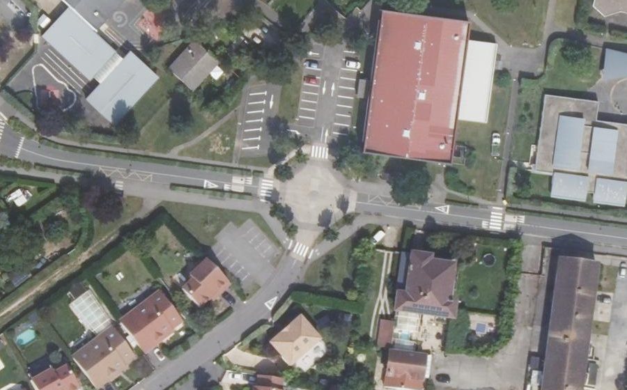 Vue aérienne du Mini-giratoire n°241857248