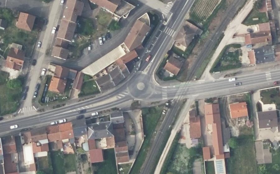 Vue aérienne du Mini-giratoire n°243198176