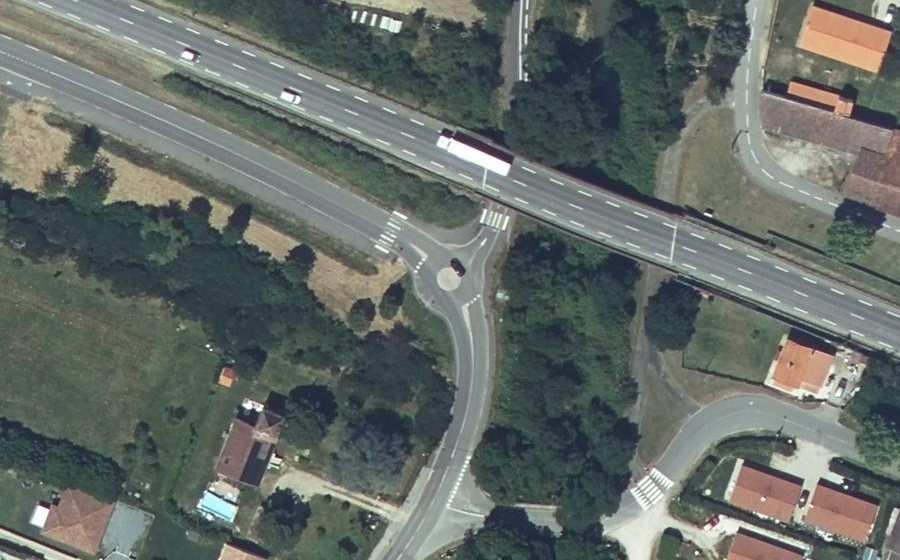 Vue aérienne du Mini-giratoire n°243335534