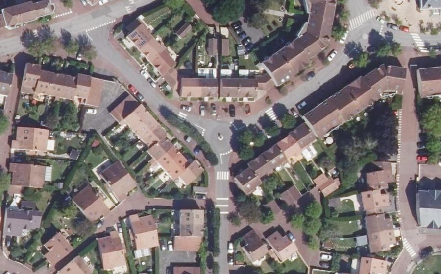 Vue aérienne du Mini-giratoire n°243892202