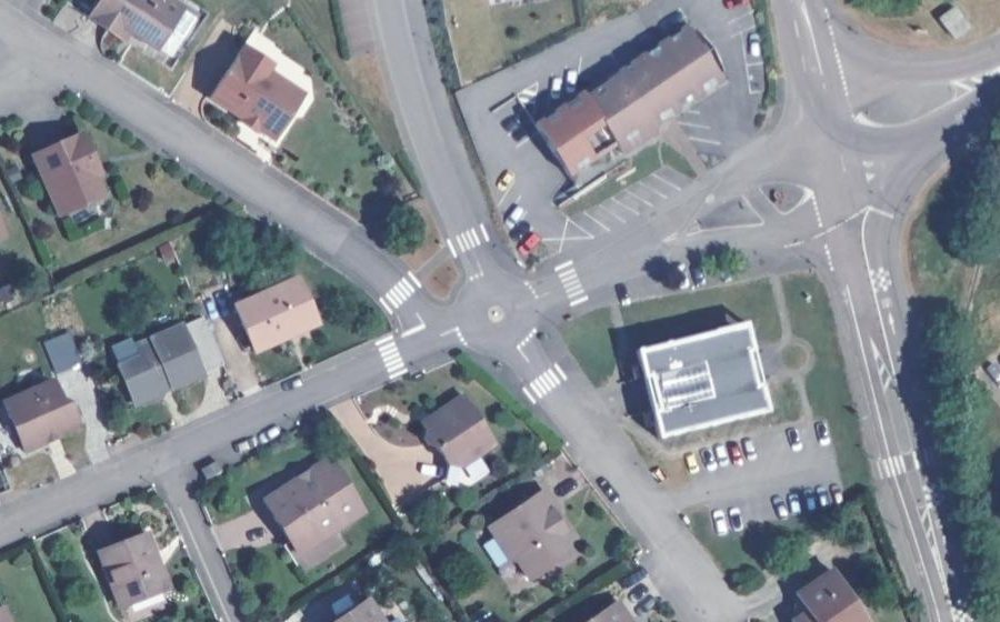 Vue aérienne du Mini-giratoire n°247946053
