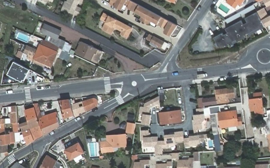 Vue aérienne du Mini-giratoire n°248491095