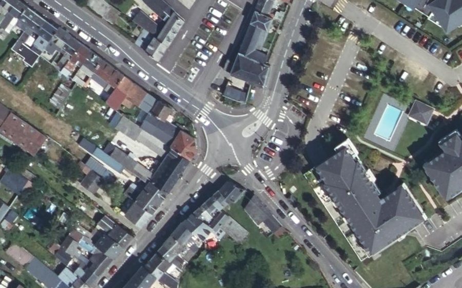Vue aérienne du Mini-giratoire n°248704062