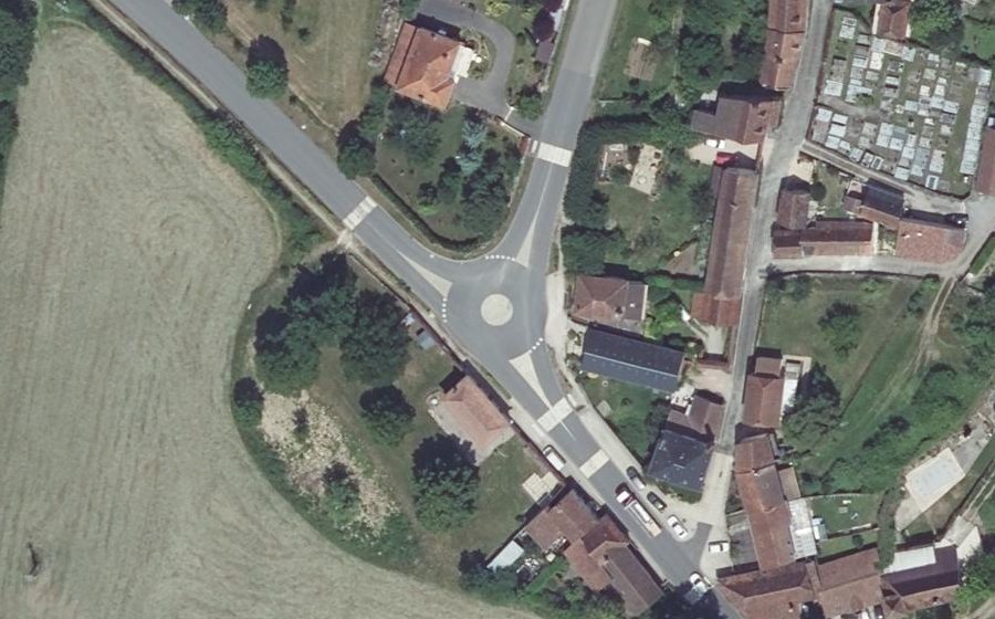 Vue aérienne du Mini-giratoire n°248822051