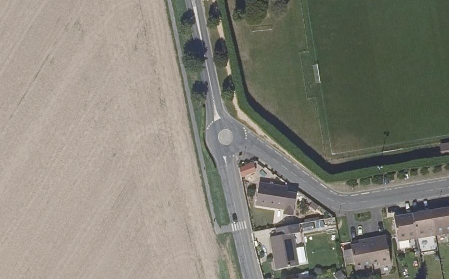 Vue aérienne du Mini-giratoire n°250697895