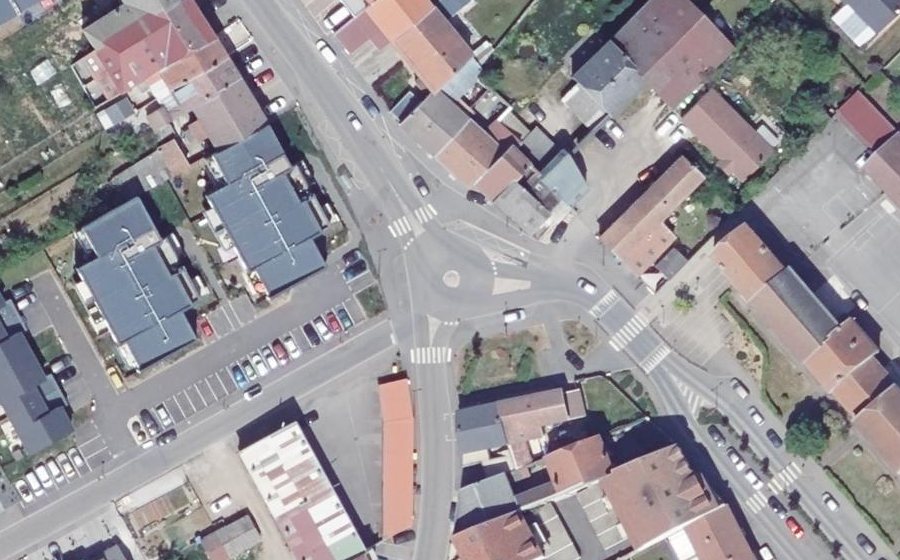 Vue aérienne du Mini-giratoire n°250757392