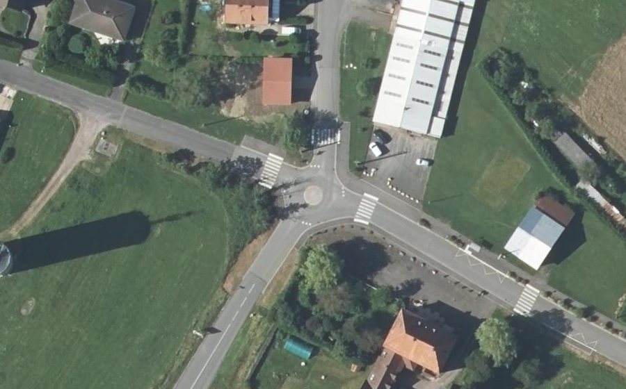 Vue aérienne du Mini-giratoire n°253279661