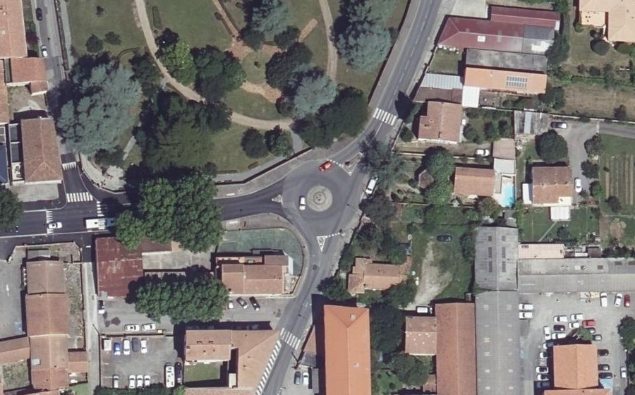 Vue aérienne du Mini-giratoire n°253387788