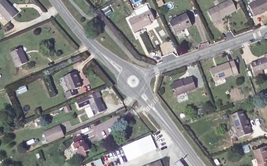 Vue aérienne du Mini-giratoire n°253922761