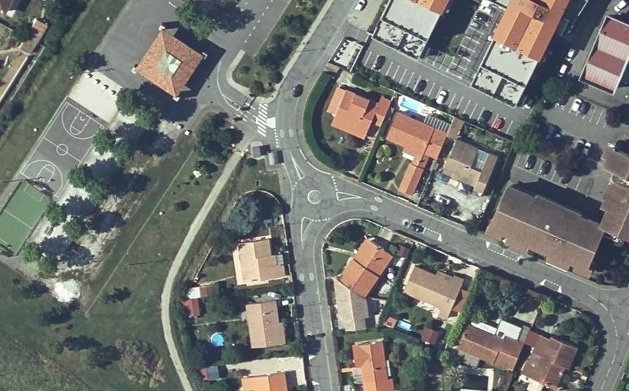 Vue aérienne du Mini-giratoire n°254032985