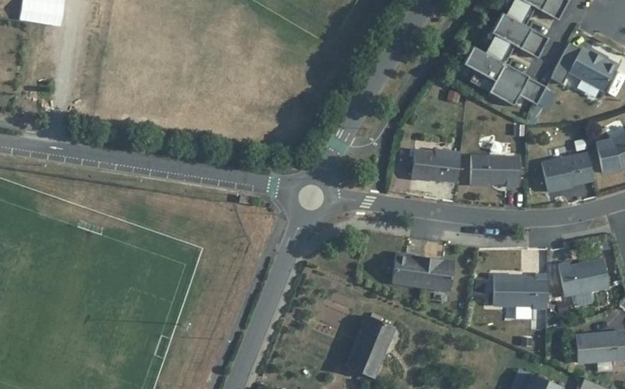 Vue aérienne du Mini-giratoire n°254172139