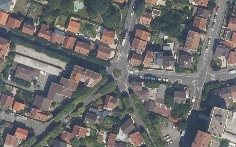 Vue aérienne du Mini-giratoire n°254433336