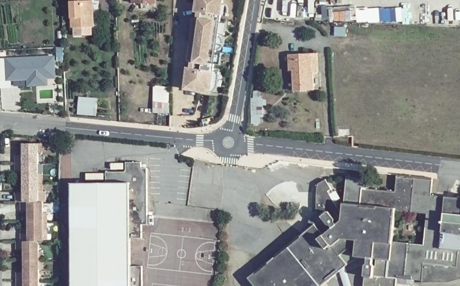 Vue aérienne du Mini-giratoire n°256062353