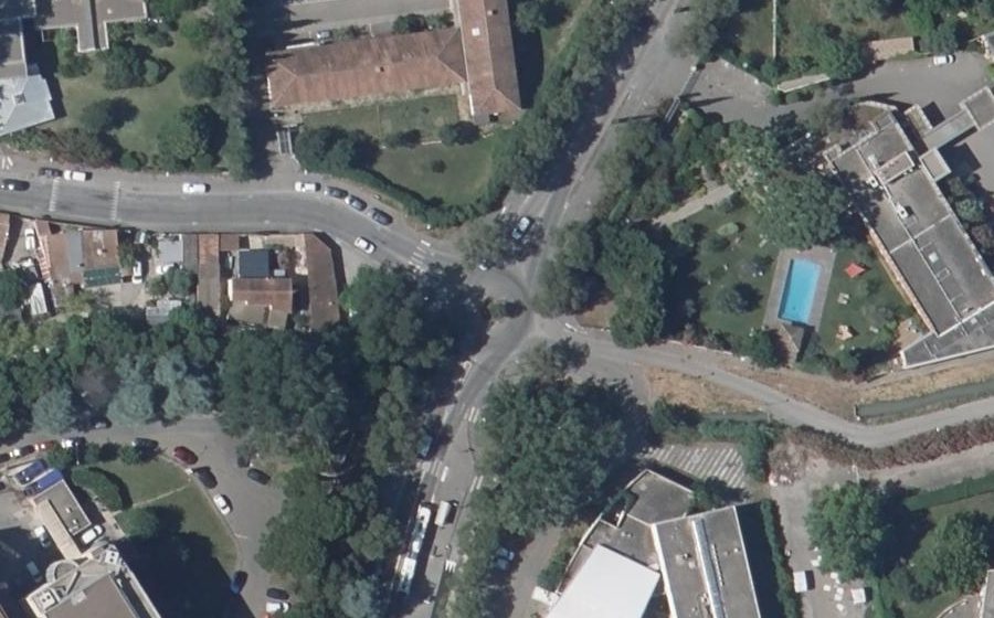 Vue aérienne du Rond-point anonyme n°1002568652