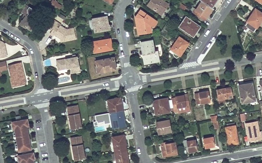 Vue aérienne du Mini-giratoire n°259823575