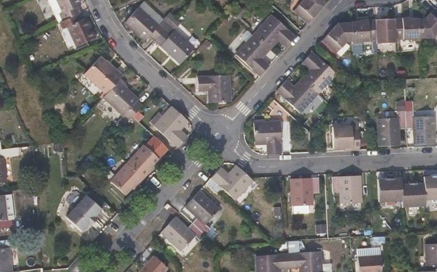 Vue aérienne du Mini-giratoire n°260696136