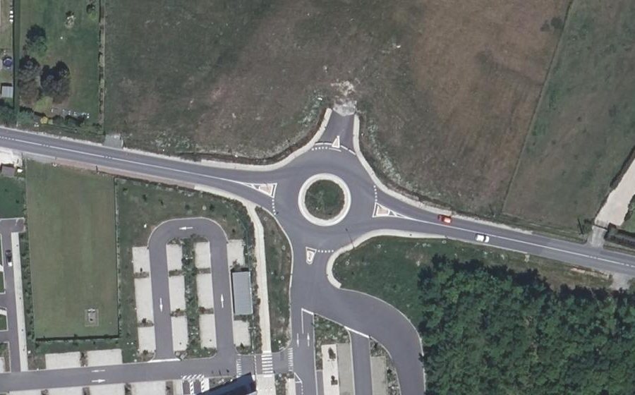 Vue aérienne du Rond-point anonyme n°1002662277