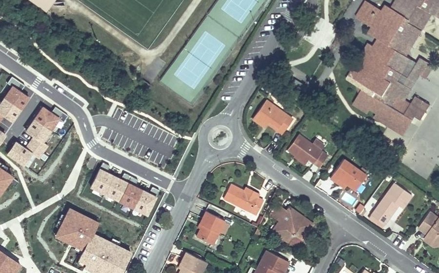 Vue aérienne du Mini-giratoire n°267204365