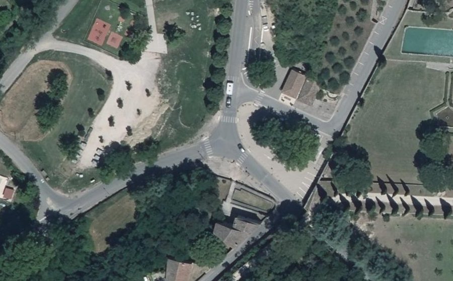 Vue aérienne du Mini-giratoire n°268152127