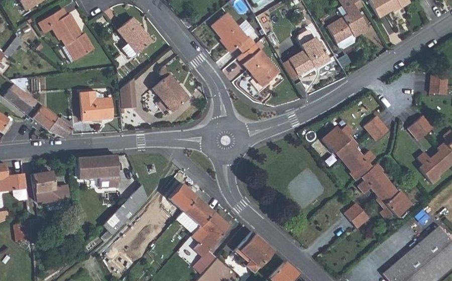 Vue aérienne du Mini-giratoire n°290695228