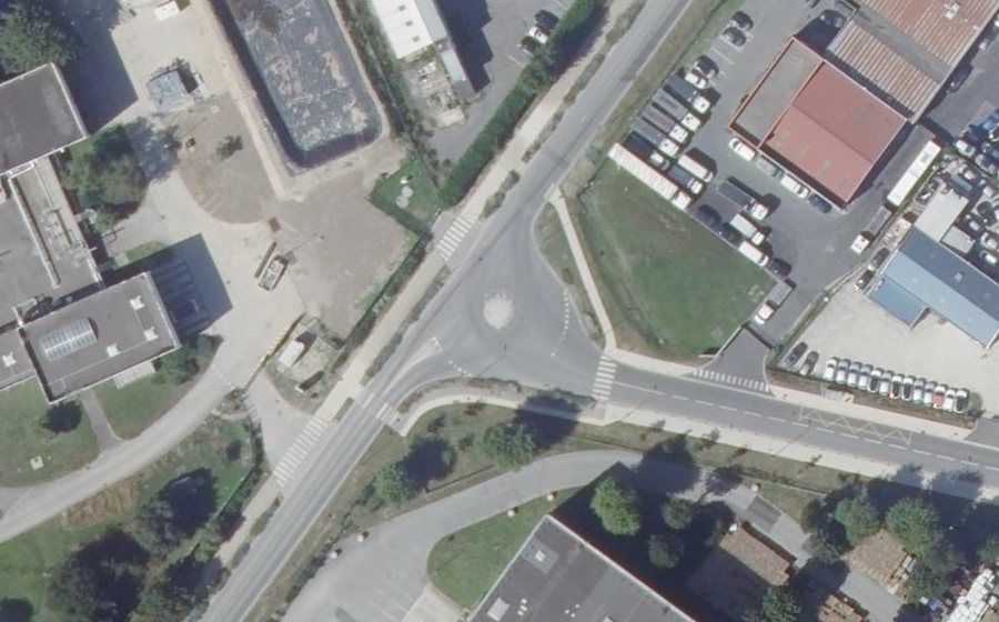 Vue aérienne du Mini-giratoire n°303396755