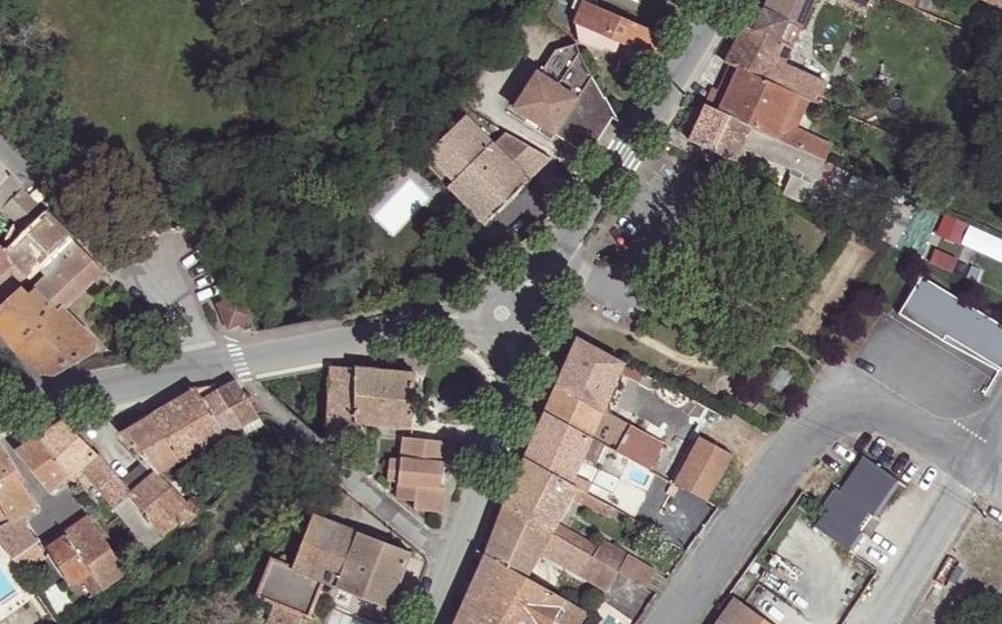 Vue aérienne du Mini-giratoire n°303818326