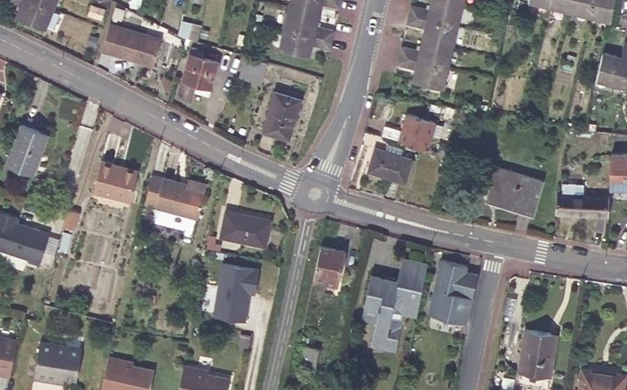 Vue aérienne du Mini-giratoire n°306701173