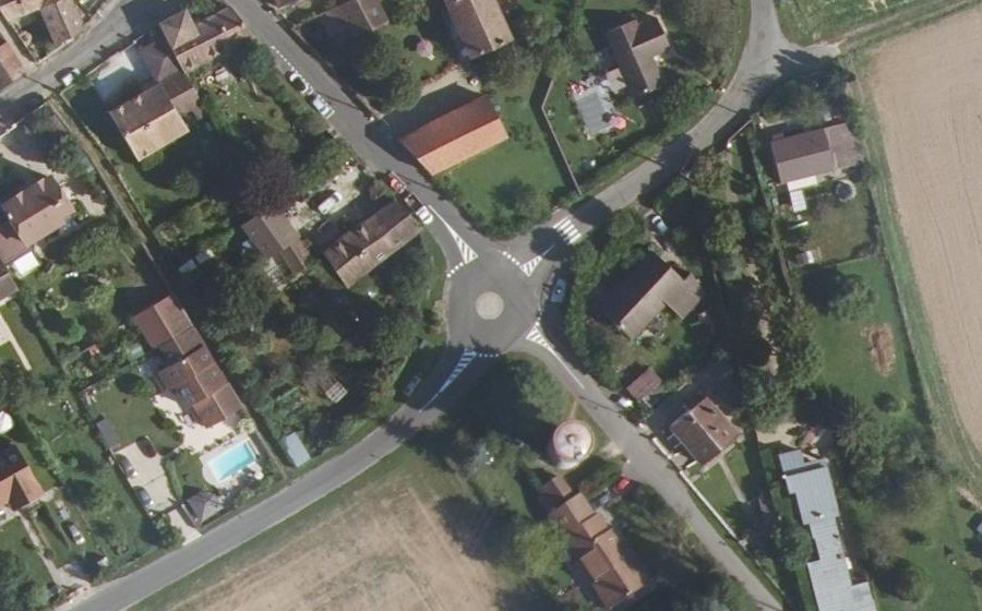 Vue aérienne du Mini-giratoire n°309068534