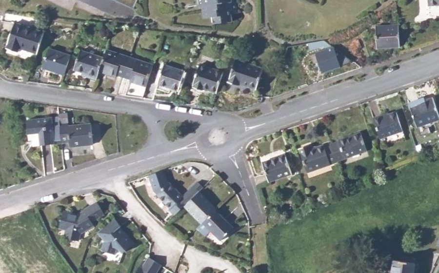 Vue aérienne du Mini-giratoire n°313785253